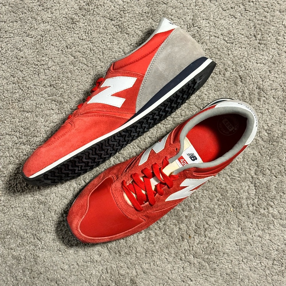 NWOT New Balance Retro Classic 420 Running Shoes